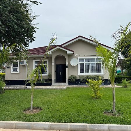Silverest Sanctuary: Home Away From Home 卢萨卡 外观 照片
